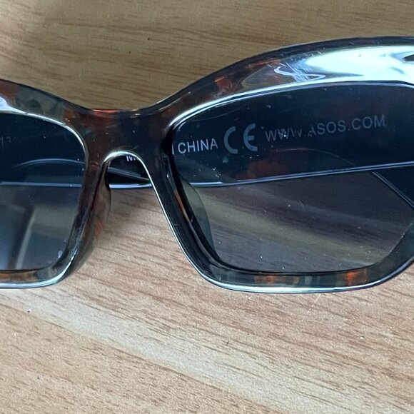 Topshop Sunflower angular cat eye sunglasses in multi - Picture 2 of 3